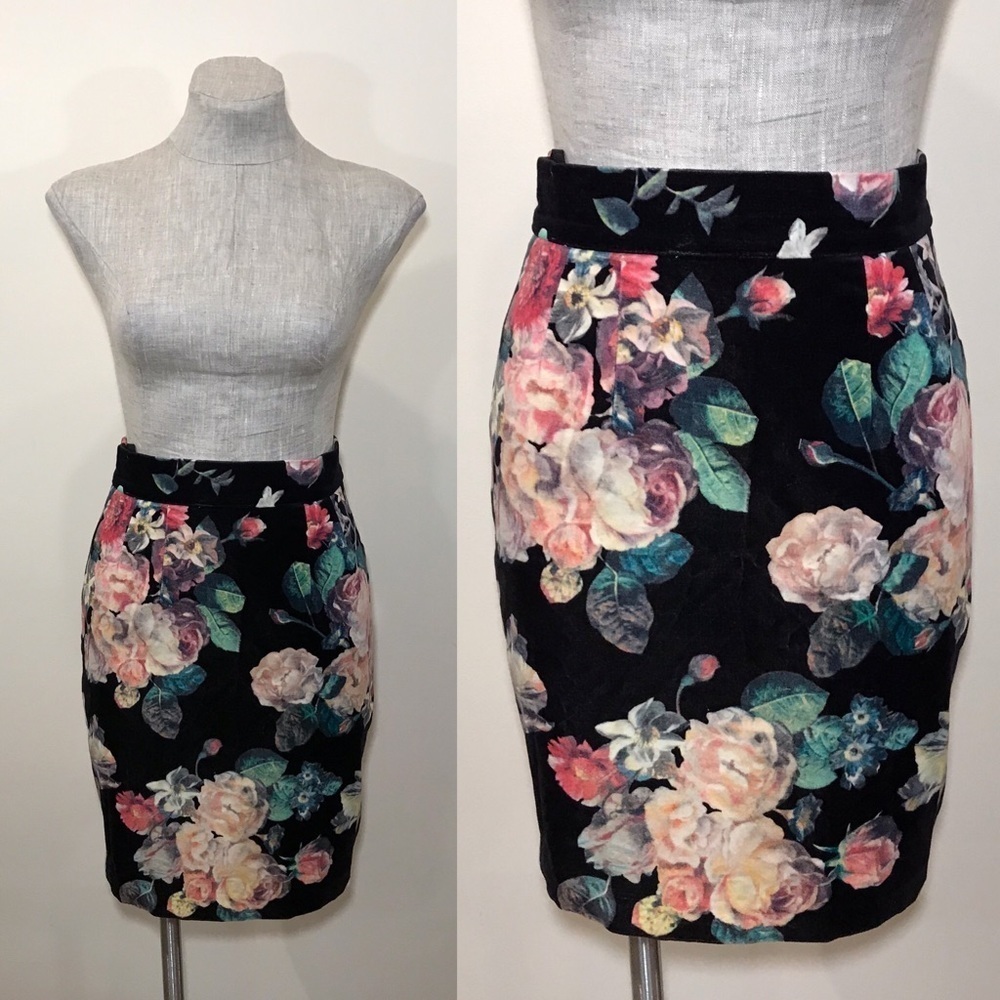 Vera Mont Black Velvet Floral Print Pencil Skirt